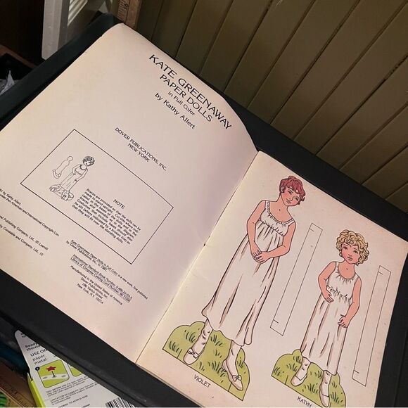 Kate Greenaway 1981 Paper Dolls in Full Color Book - Picture 3 of 12